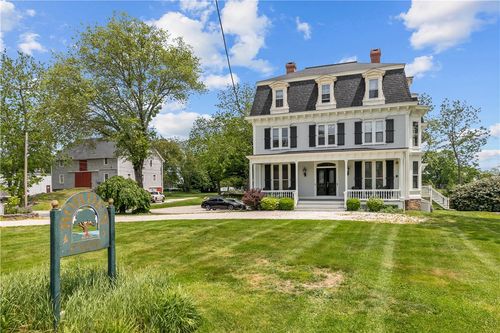 3-2951 E Main Rd, Portsmouth, RI, 02871-2600 | Card Image