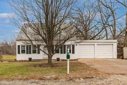 608 7th Ave, Silvis, IL, 61282-2323 | Card Image