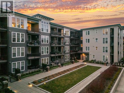 ph12-1775 Chapman Pl, Kelowna, BC, V1Y0G3 | Card Image