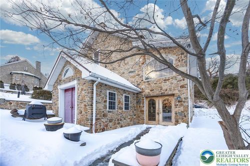 2568 Pike Ave, Coopersburg, PA, 18036-9369 | Card Image