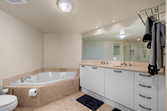 APT-505 - 2001 N Ocean Blvd, Condo with 2 bedrooms, 2 bathrooms and null parking in Fort Lauderdale FL | Image 14