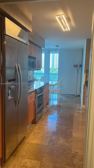 652 - 16500 Collins Ave, Condo with 2 bedrooms, 2 bathrooms and null parking in Sunny Isles Beach FL | Image 3