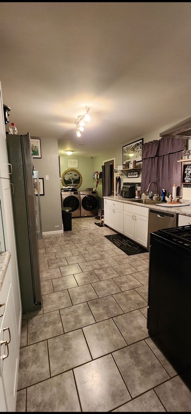 313 E 2 Nd St, House other with 3 bedrooms, 2 bathrooms and 4 parking in Spring Valley IL | Image 9