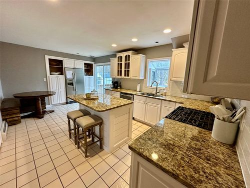 3 Hidden View Dr, Walden, NY, 12586-1630 | Card Image