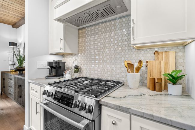 638 Legend Ln, Townhouse with 2 bedrooms, 2 bathrooms and 2 parking in McHenry IL | Image 8