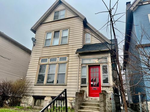 1682 N Cass St, Milwaukee, WI, 53202-2053 | Card Image