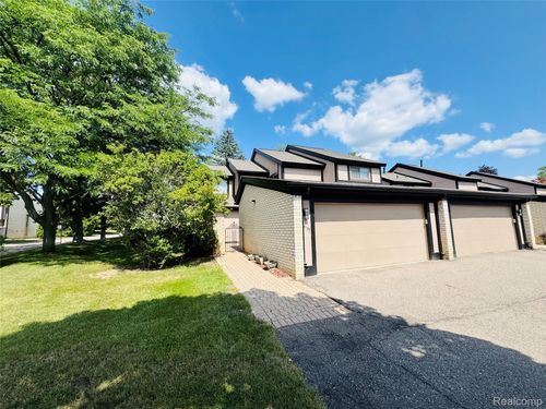 5133 Rock Run, West Bloomfield Charter Township, MI, 48322 | Card Image