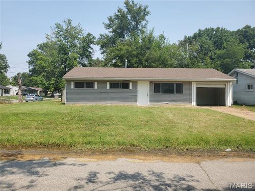 111 Lazarcheff Dr, Cahokia, IL, 62206-2418 | Card Image