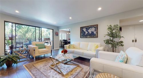 205-321 E Stocker St, Glendale, CA, 91207-1313 | Card Image