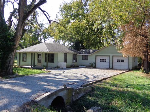 323 S 3rd St, Towanda, KS, 67144-8806 | Card Image