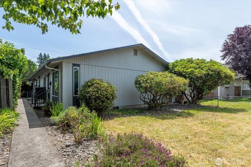 360 24th Ave, Longview, WA, 98632-1214 | Card Image