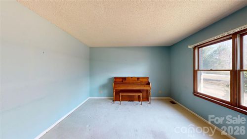 607 Edgewater Dr, Gaffney, SC, 29340-4921 | Card Image