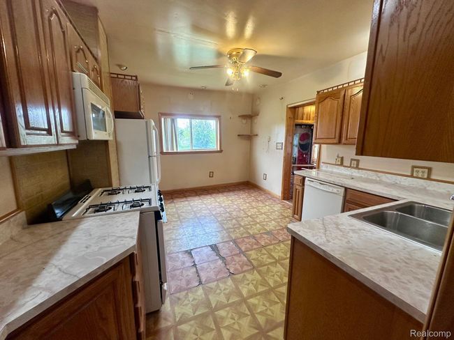 1 1 St St, House other with 3 bedrooms, 1 bathrooms and null parking in Yale MI | Image 9