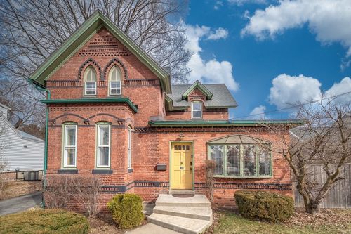 13 Finn St, Northampton, MA, 01060-2207 | Card Image