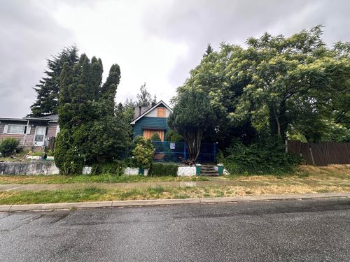 2005 Ninth Ave, New Westminster, BC, V3M3G6 | Card Image