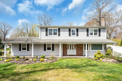 39 Mclane Dr, Dix Hills, NY, 11746-5524 | Card Image