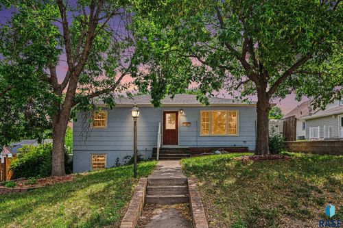 2002 Cedar St Street, Yankton, SD, 57078 | Card Image