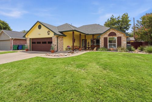 215 Morene Ave, Waxahachie, TX, 75165-4526 | Card Image
