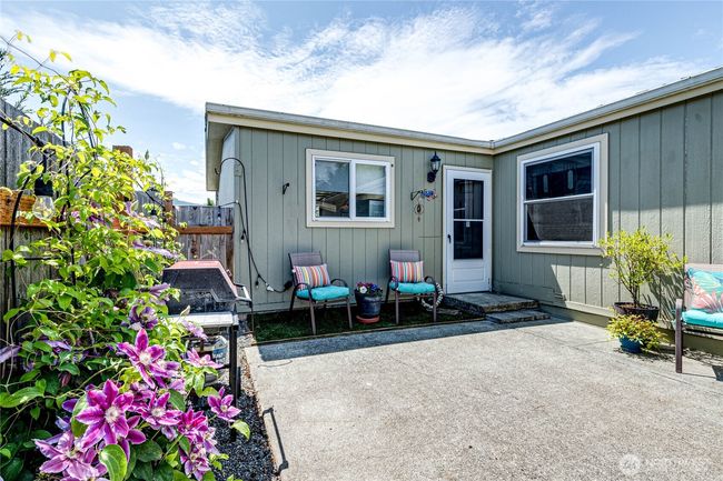 Great patio area great for relaxing and BBQ's. | Image 35