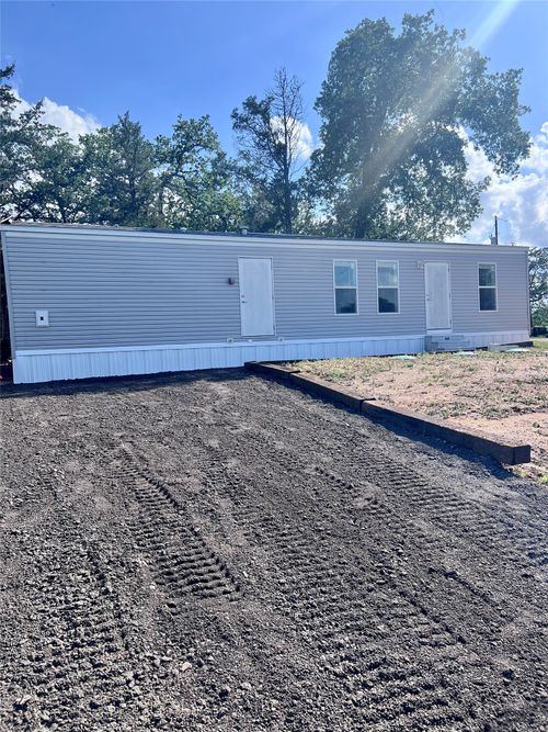 121 Kiowa Dr, Smithville, TX, 78957-5145 | Card Image