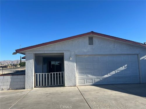 13060 Kiowa Rd, Apple Valley, CA, 92308-4352 | Card Image