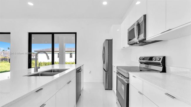 15455 Sw 232 Nd St, House other with 5 bedrooms, 4 bathrooms and null parking in Miami FL | Image 16