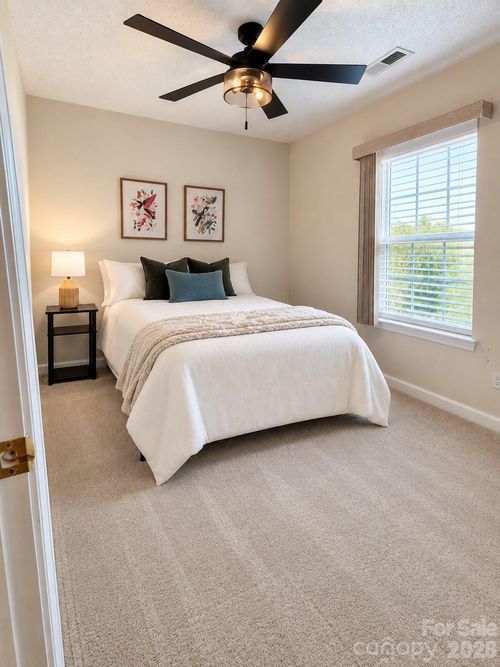 1980 8th Street Ln Se, Hickory, NC, 28602-4158 | Card Image