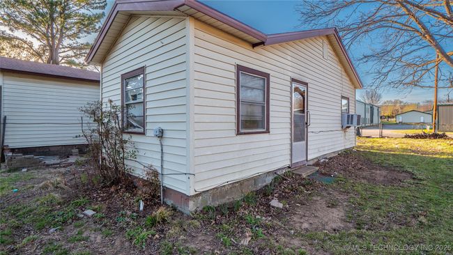 805 2 Nd St, House other with 3 bedrooms, 2 bathrooms and null parking in Quinton OK | Image 29