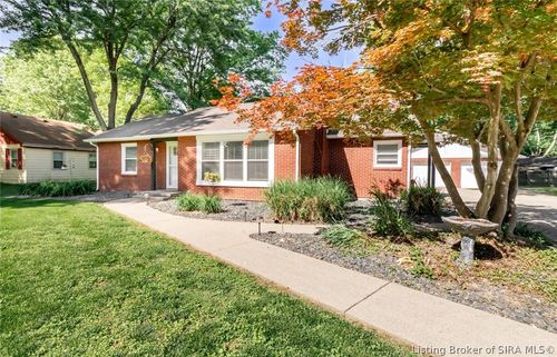 40 Forest Dr, Jeffersonville, IN, 47130-6867 | Card Image