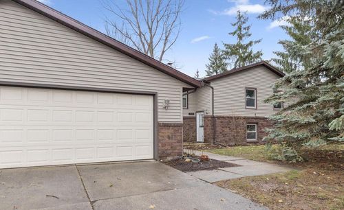 4690 Stauffer Ave Se, Kentwood, MI, 49508-5018 | Card Image