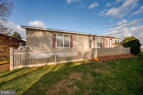 217 Knollwood Ln, Reading, PA, 19606-3755 | Card Image