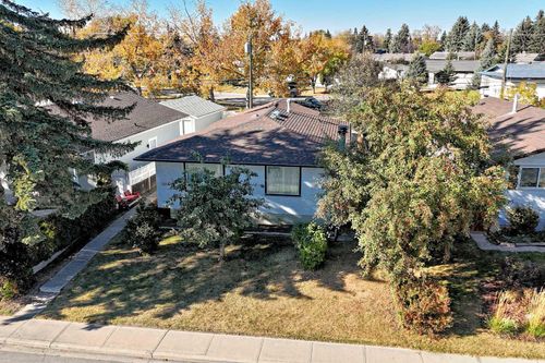 3252 Dover Ridge Dr Se, Calgary, AB, T2B2A7 | Card Image