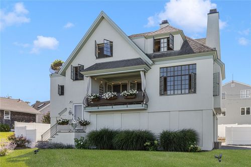 130 Common Fence Blvd, Portsmouth, RI, 02871-5511 | Card Image