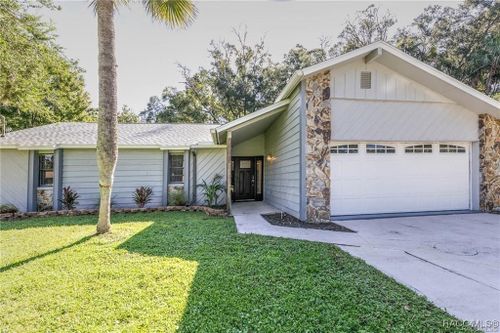 585 N Country Club Drive, CRYSTAL RIVER, FL, 34429 | Card Image