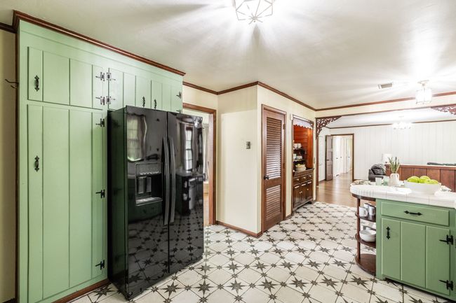 There is lots of cabinet and storage space. | Image 27
