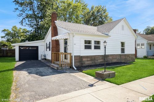 802 Franklin St, Pawnee, IL, 62558-9775 | Card Image