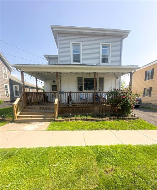82 Van Anden St, Auburn, NY, 13021-2413 | Card Image