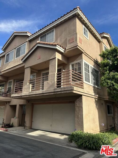 13975 Lemoli Ave, Hawthorne, CA, 90250 | Card Image
