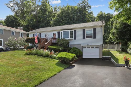 84 Entrance Way, Mahopac, NY, 10541-1302 | Card Image