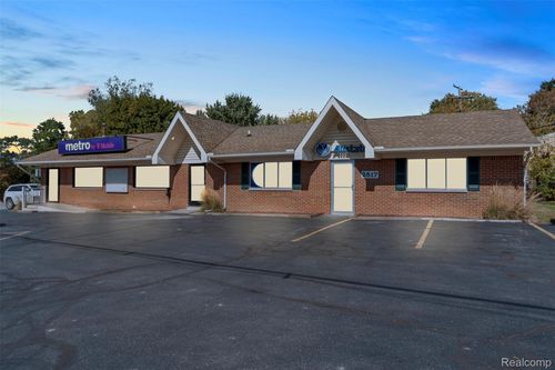 2473 E Grand River Ave, Howell, MI, 48843-8547 | Card Image