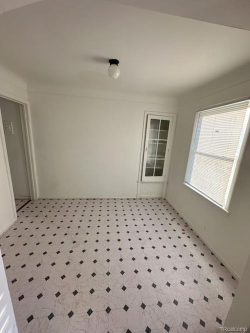 8210 Warwick St, Detroit, MI, 48228-3029 | Card Image