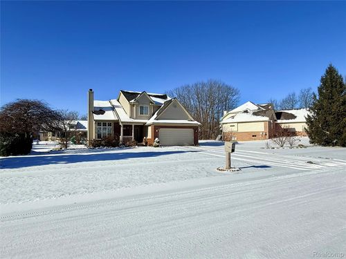 7586 Paradise Dr, Grand Blanc, MI, 48439-8598 | Card Image