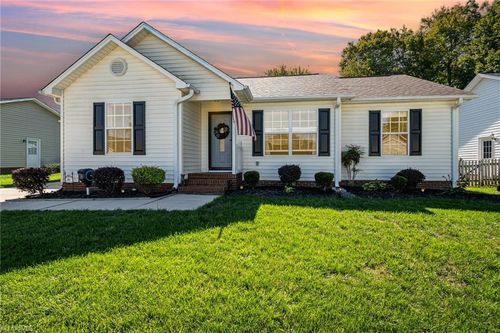 562 Porter Trace Dr, Kernersville, NC, 27284-2421 | Card Image