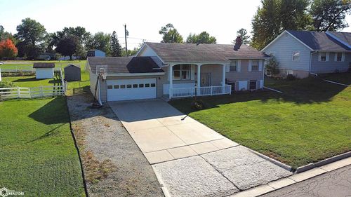 303 Newcastle Rd, Marshalltown, IA, 50158-5245 | Card Image