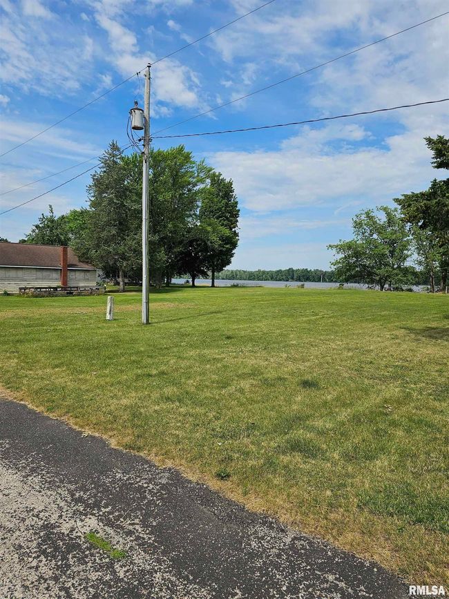 21812 River Rd N, House other with 2 bedrooms, 2 bathrooms and null parking in Cordova IL | Image 7