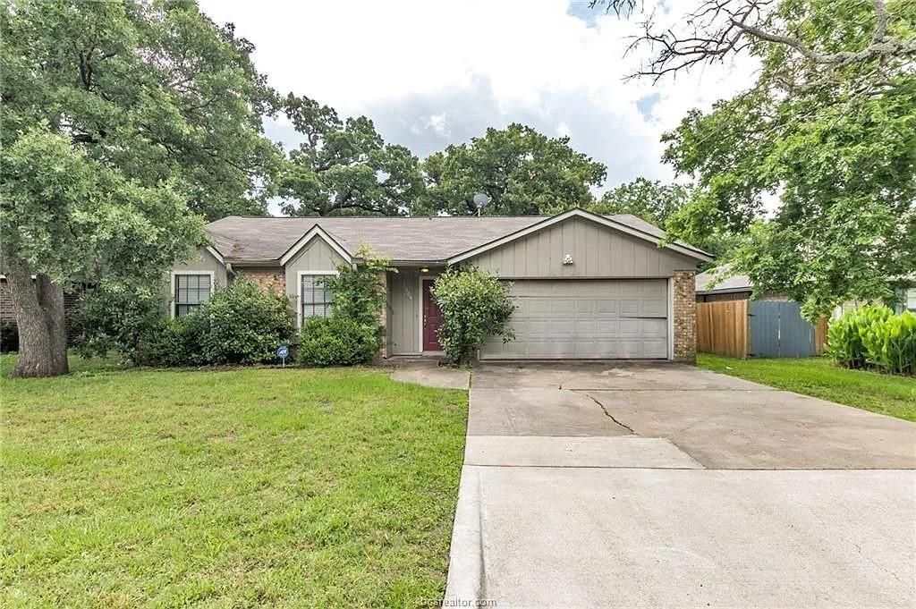Hardwood Ln, College Station, TX 77840