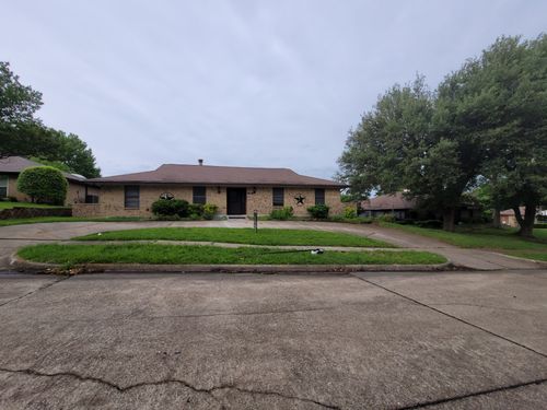 110 La Fawn Cir, Garland, TX, 75043-2377 | Card Image