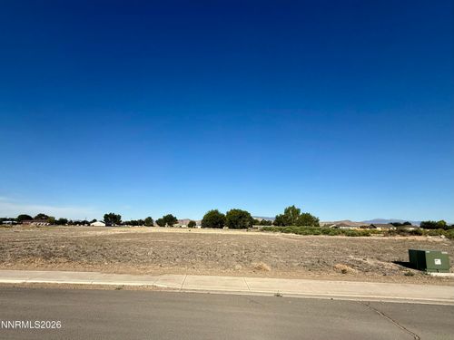 812 S Whitacre St, Yerington, NV, 89447-2483 | Card Image