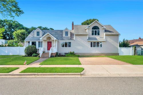40 Columbia St, Bethpage, NY, 11714-5217 | Card Image
