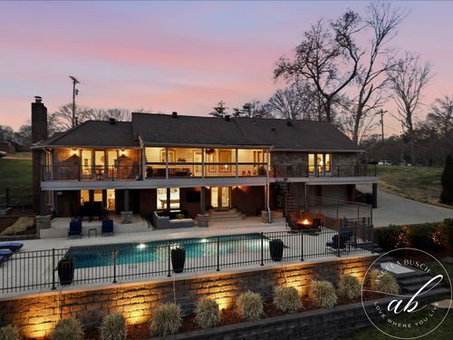 123 Valley Brook Dr, Hendersonville, TN, 37075-5243 | Card Image